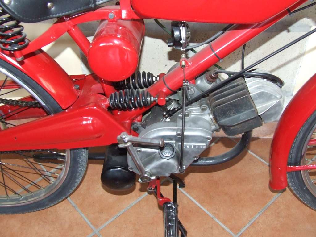 MOTO GUZZI MOTOLEGGERA GUZZINO MODELLO C 1951 65 cc 3 MARCE